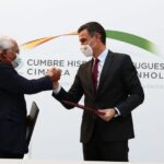 Pedro Sánchez y António Costa celebran al unísono la victoria del "mecanismo ibérico" del precio de la electricidad