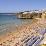 Portugueses terão um maior orçamento para o verão, mas preferem férias no país