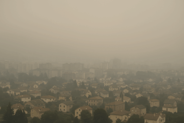 El humo de los incendios en España y Portugal dispara la contaminación ...