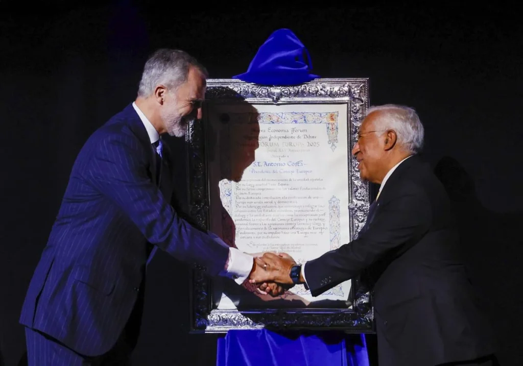 António Costa y el rey Felipe VI en la ceremonia del premio Fórum Europa 2025