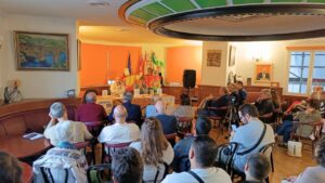 Presentación del libro en el Hogar Extremeño de Madrid con asistentes