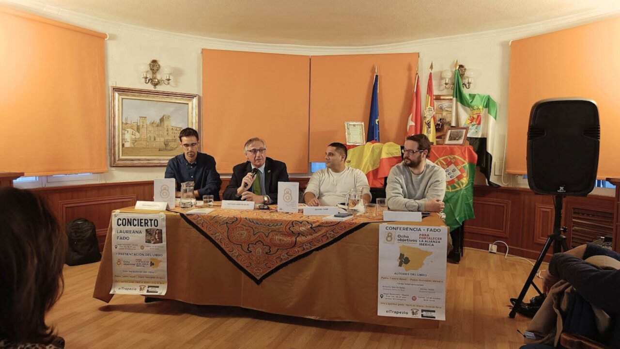 Presentación del libro Ocho objetivos en el Hogar Extremeño de Madrid