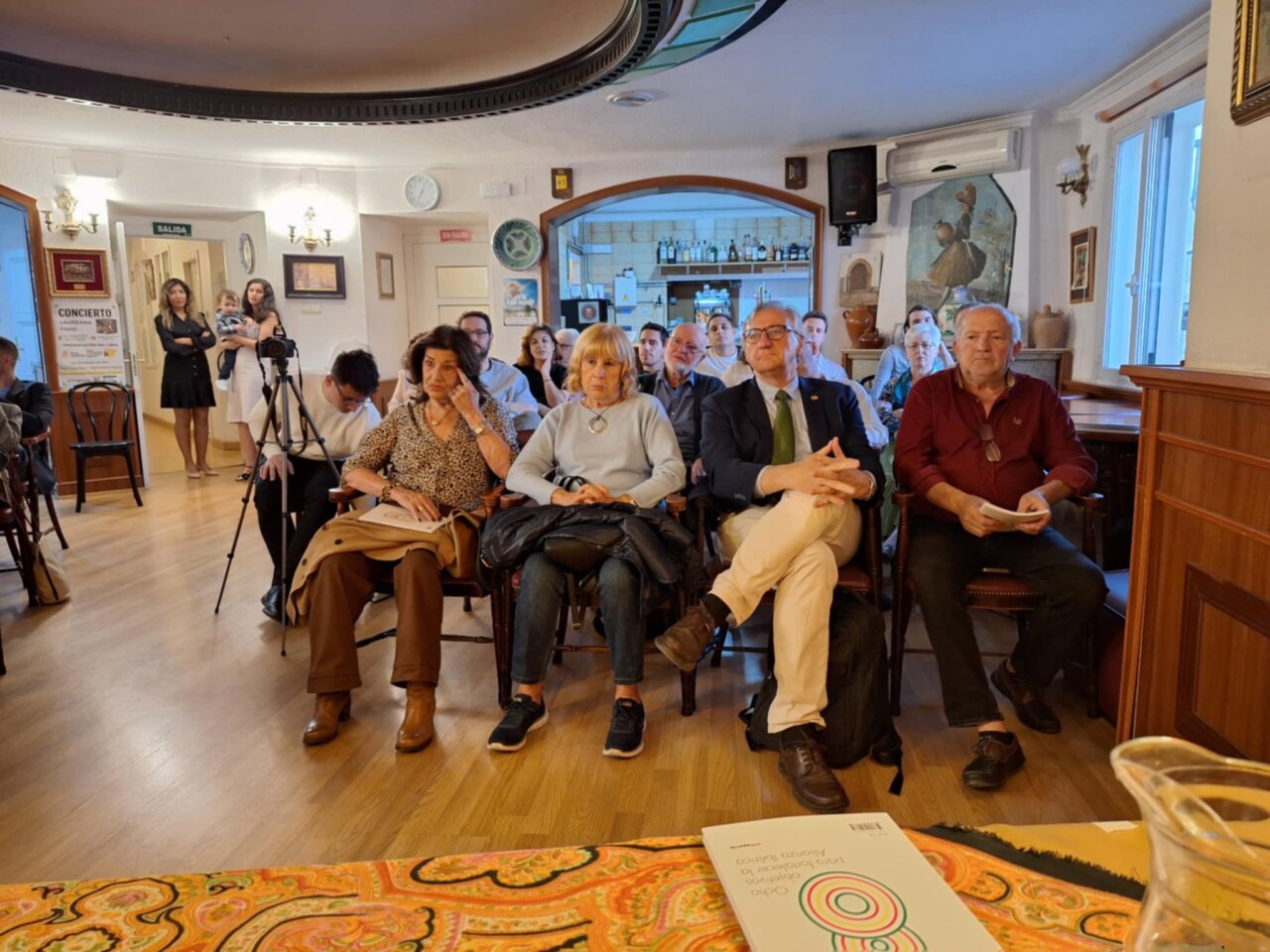 Asistentes en la presentación del libro sobre la Alianza Ibérica en Madrid