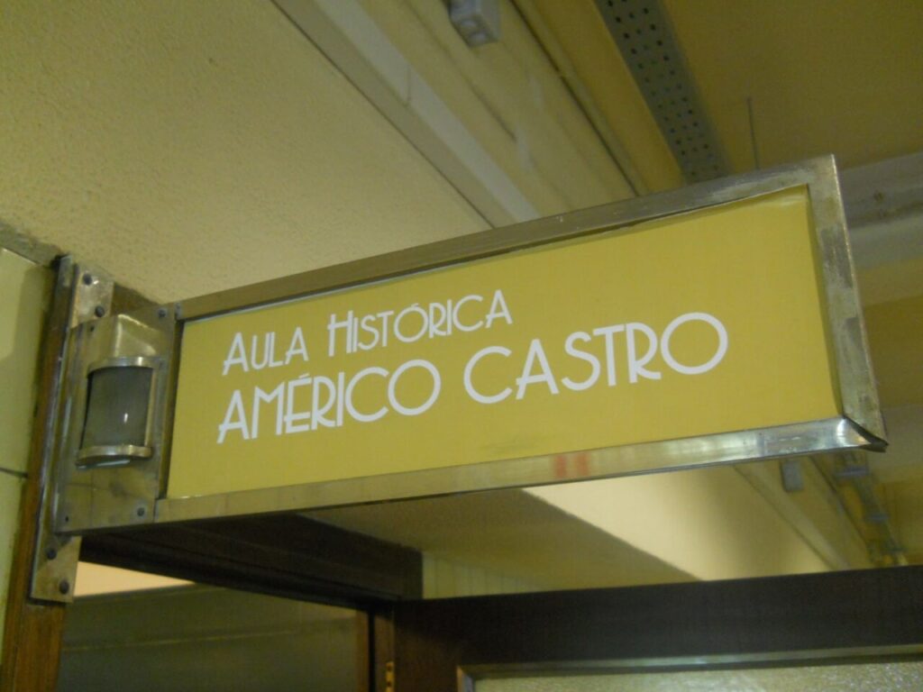 Cartel del aula histórica Americo Castro en una escuela