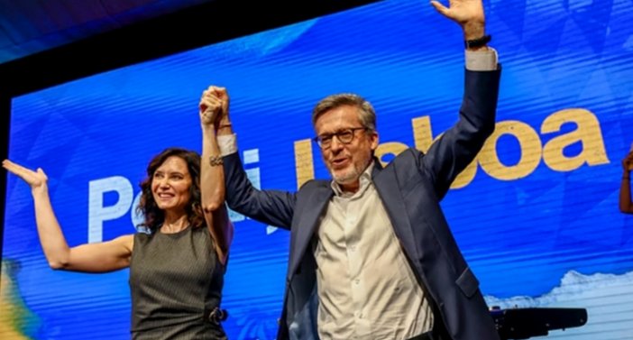 Carlos Moedas e Isabel Diaz Ayuso celebrando durante evento de campanha