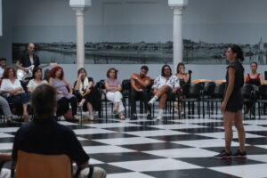 Artistas en una actuación de danza contemporánea en Danciberia 2025