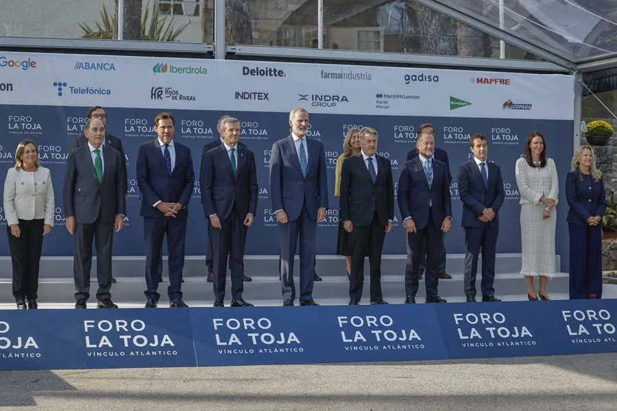 Felipe VI en el Foro de La Toja junto a otros líderes