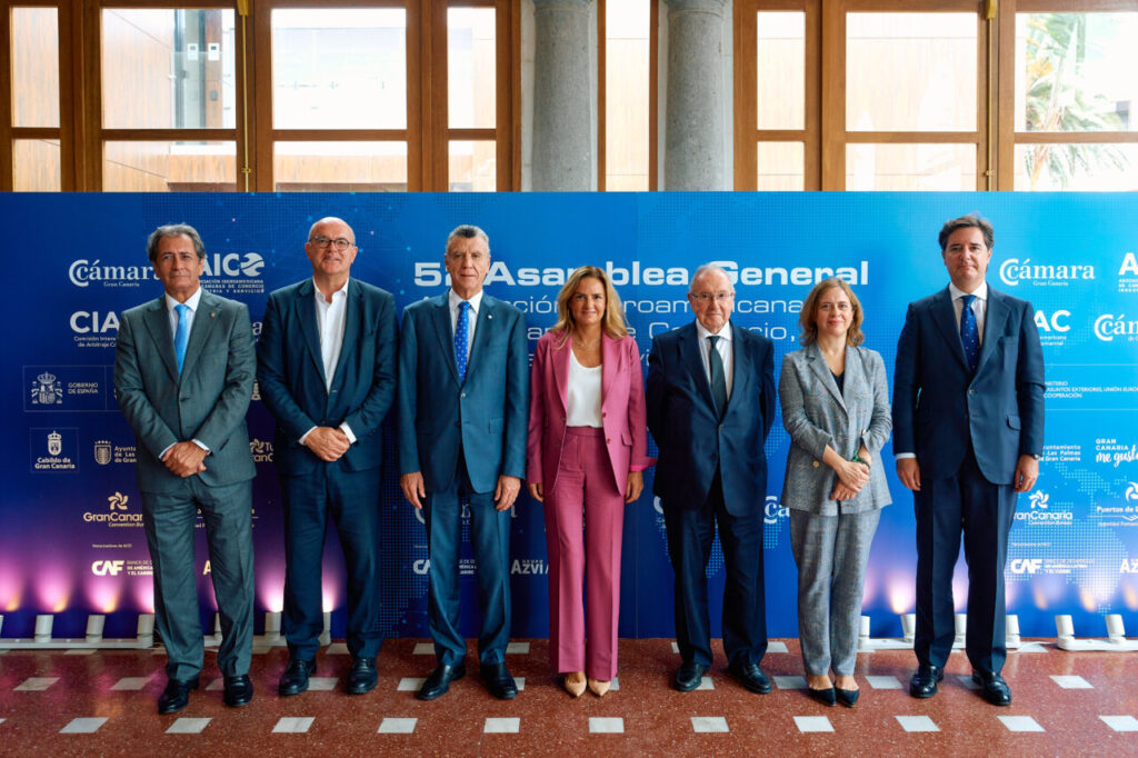 Grupo de personas en la 52ª Asamblea General de AICO en Gran Canaria
