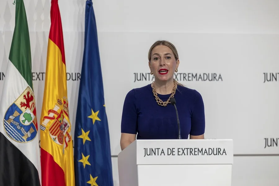 María Guardiola anunciando elecciones anticipadas en Extremadura