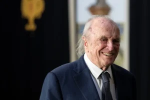 Francisco Pinto Balsemão, político y empresario portugués, sonriendo.