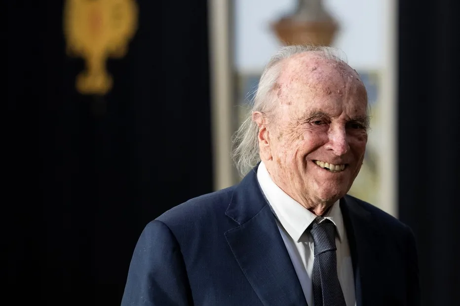 Francisco Pinto Balsemão, político y empresario portugués, sonriendo.