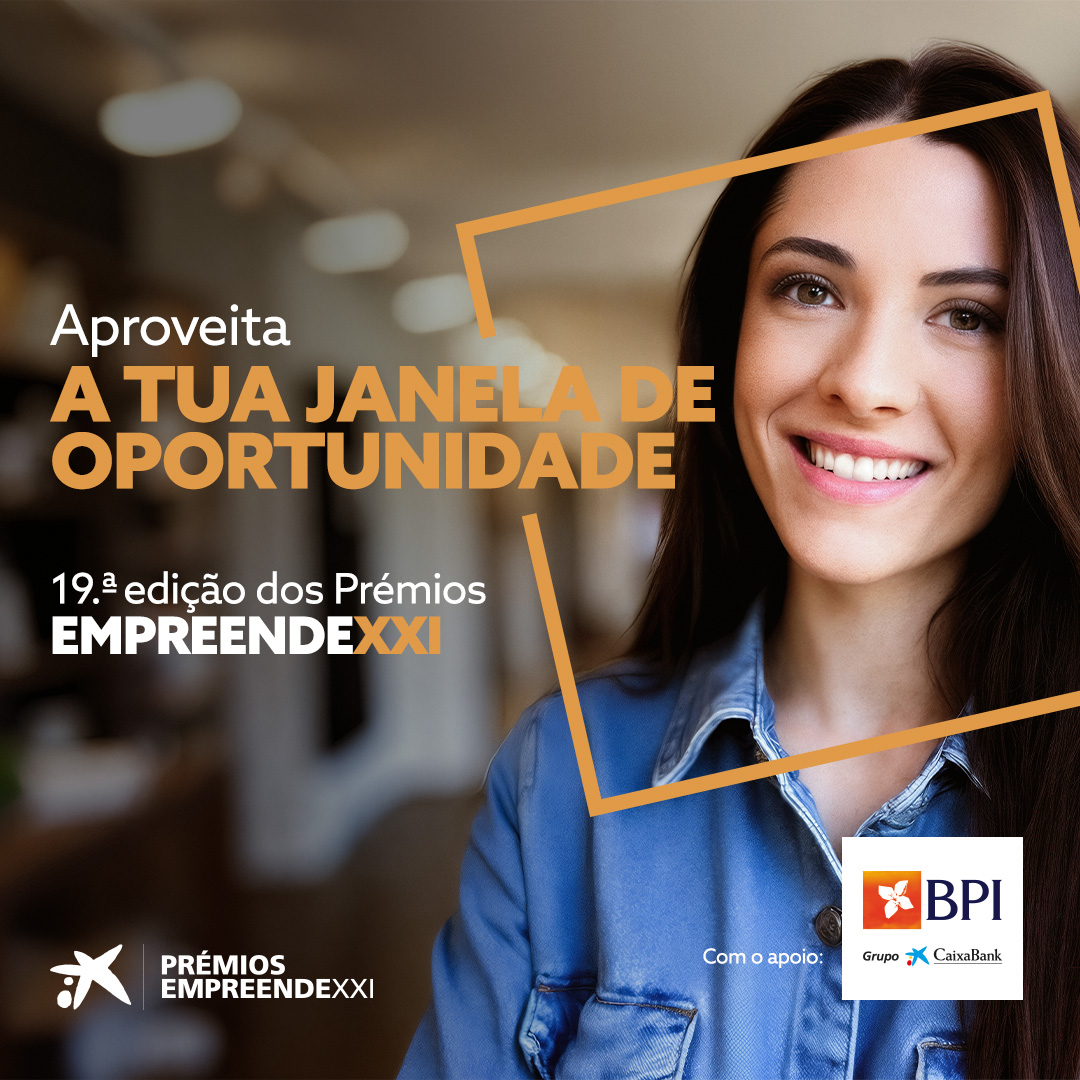 Mujer sonriente promocionando los Premios EmpreendeXXI 2025