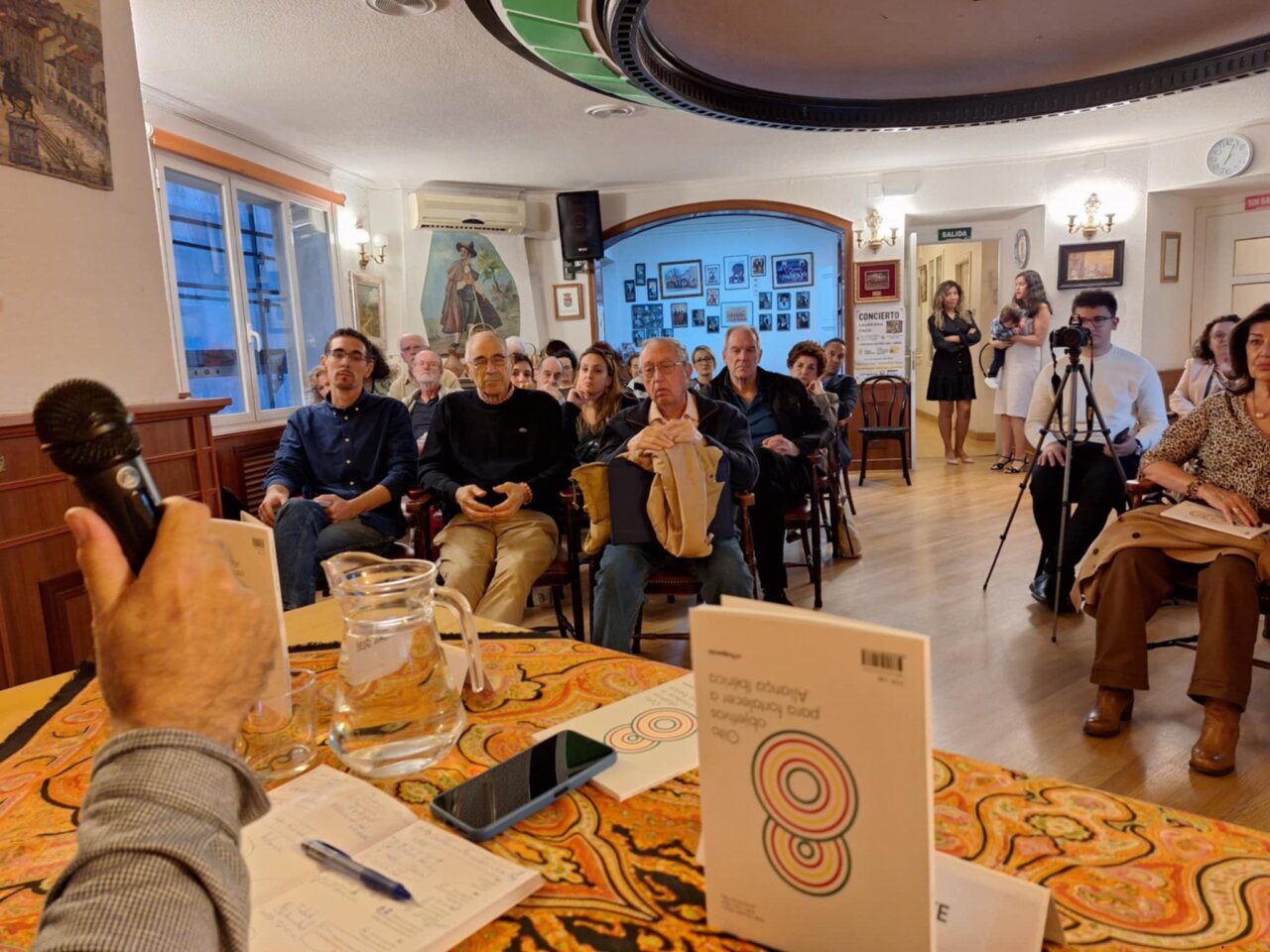 Asistentes en la presentación del libro sobre la Alianza Ibérica en Madrid.