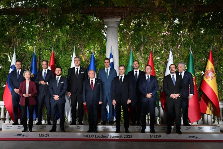 Pedro Sánchez y líderes europeos en la cumbre euromediterránea 2025