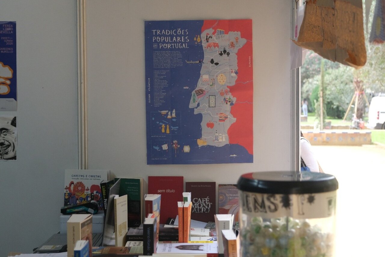 Stand de literatura portuguesa en la Feria del Libro de Sevilla.