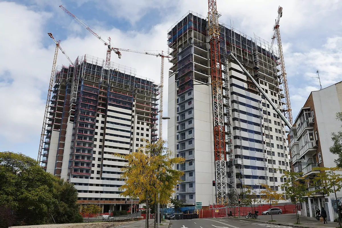 Edificios en construcción en una ciudad española