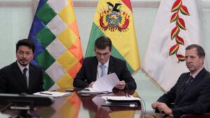Reunión del Gabinete Binacional entre Bolivia y Perú con líderes gubernamentales.