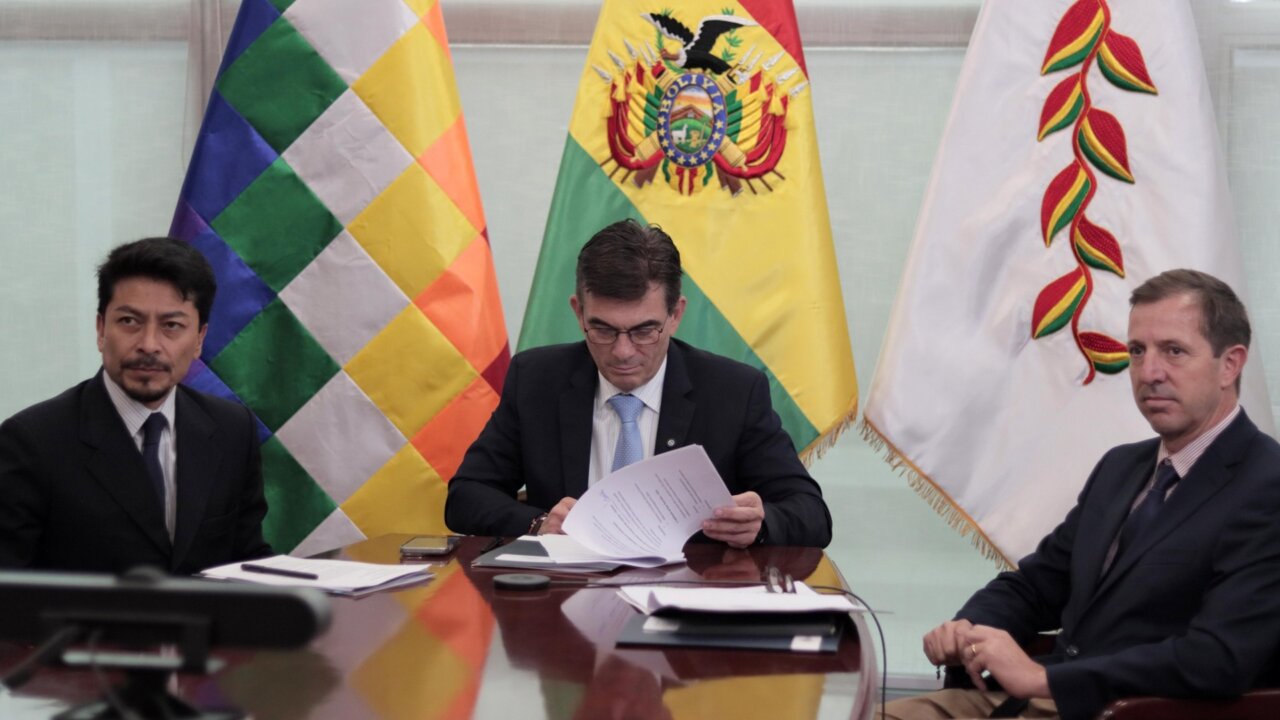 Reunión del Gabinete Binacional entre Bolivia y Perú con líderes gubernamentales.