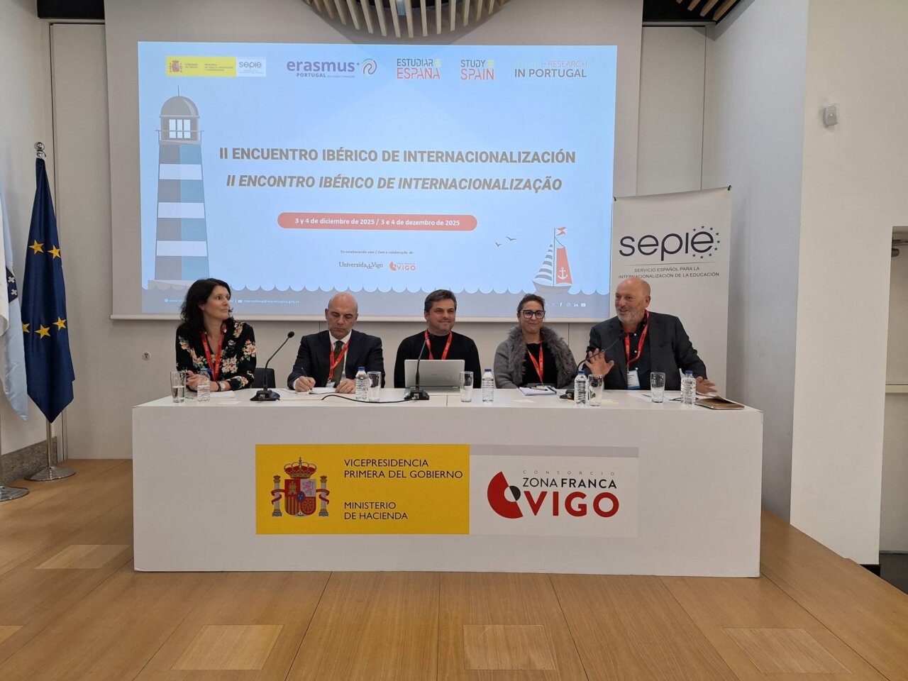 Panel de discusión en el Encuentro Ibérico de Internacionalización en Vigo