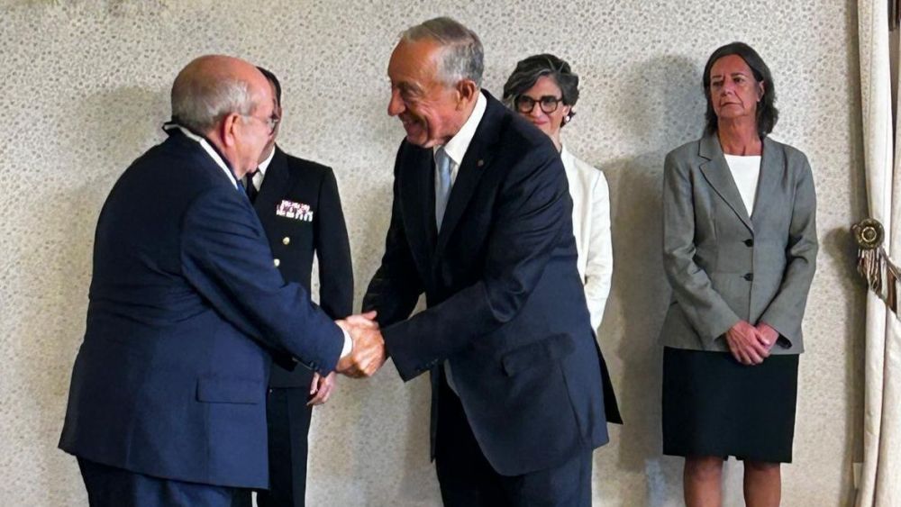 El presidente de Portugal condecora a José Luis Rodríguez en una ceremonia
