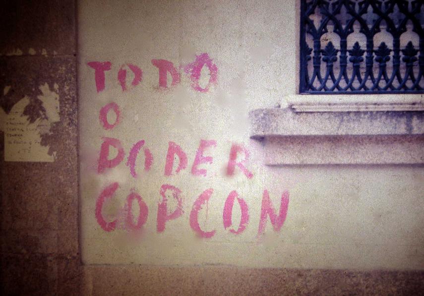 Grafiti que dice 'Todo o poder COPCON' en una pared