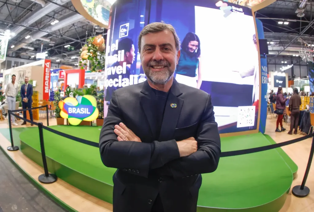 Representante de Brasil en la Feria Internacional del Turismo en Madrid