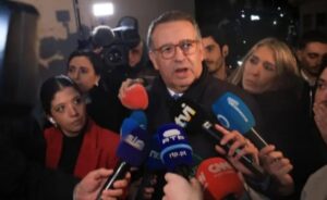 Cavaco Silva y Paulo Portas apoyando a António José Seguro en un evento político.