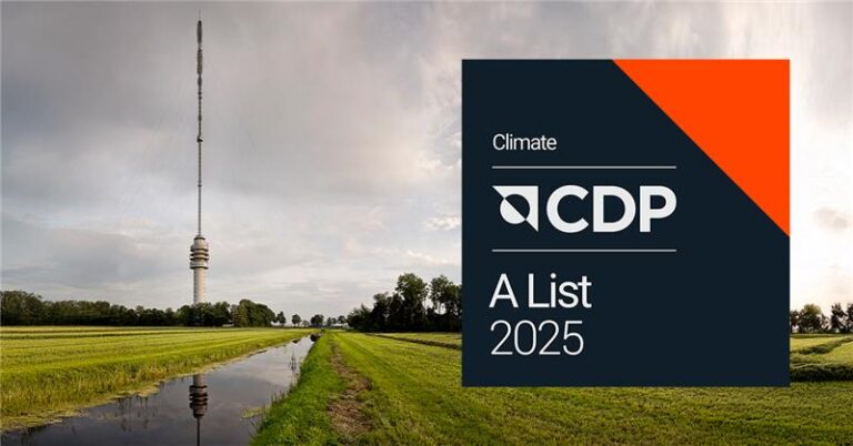 Logo de CDP A List 2025 con torre de telecomunicaciones