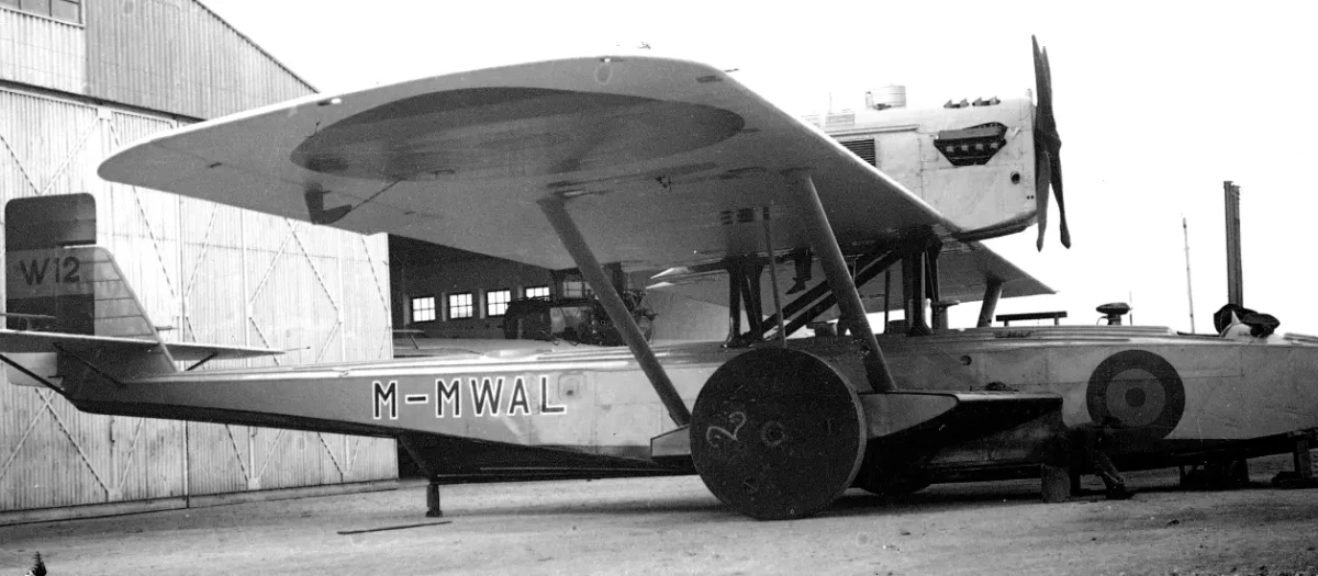 Aeronave histórica Plus Ultra en exhibición aérea