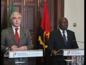 Ministros de defensa de Portugal y Angola en conferencia de prensa