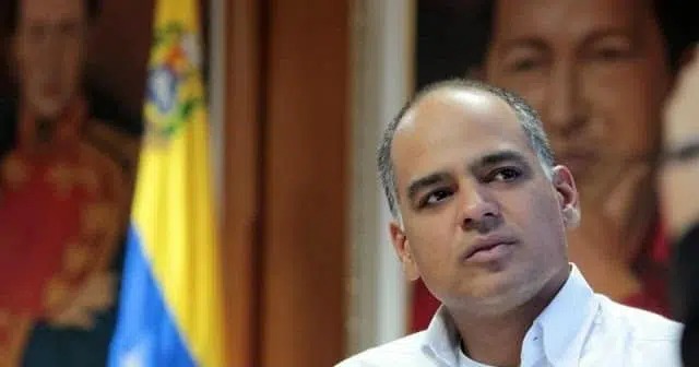 Andrés Izarra durante una entrevista sobre Venezuela