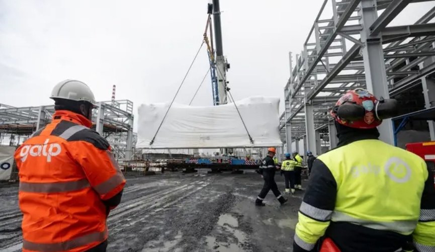 Trabajadores de Galp en la instalación de hidrógeno verde en Sines