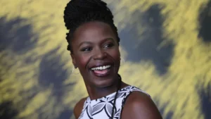 Isabél Zuaa sonriente en un evento de cine