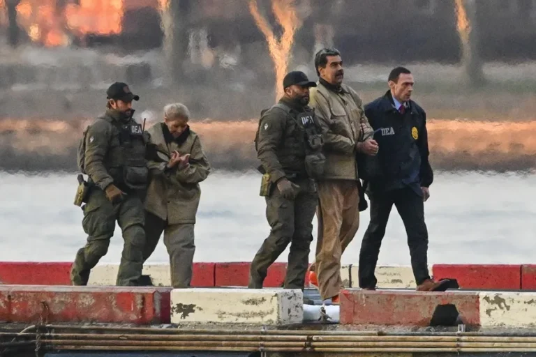 Nicolás Maduro y su esposa Cilia Flores llegan al tribunal en Nueva York