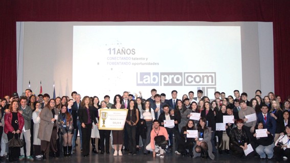 Grupo de estudiantes en la XI Gala del Laboratorio de Projetos de Comunicação