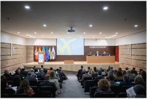 Reunión de trabajo entre Castilla y León y Portugal con asistentes en un auditorio