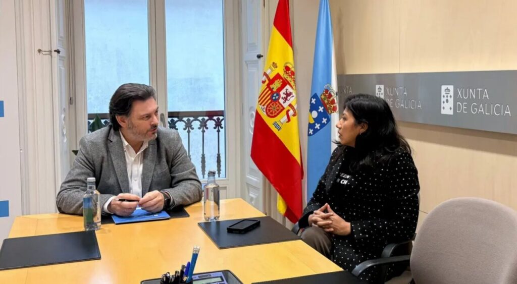 Reunión entre representantes de la Xunta de Galicia y el Centro Gallego de Perú