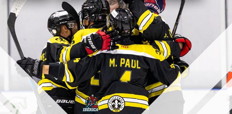 Jugadores del Club Gel Puigcerdà celebrando una victoria en hockey hielo