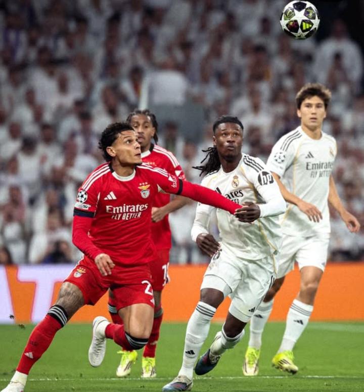 Jugadores del Benfica y Real Madrid en un partido de la Liga de Campeones