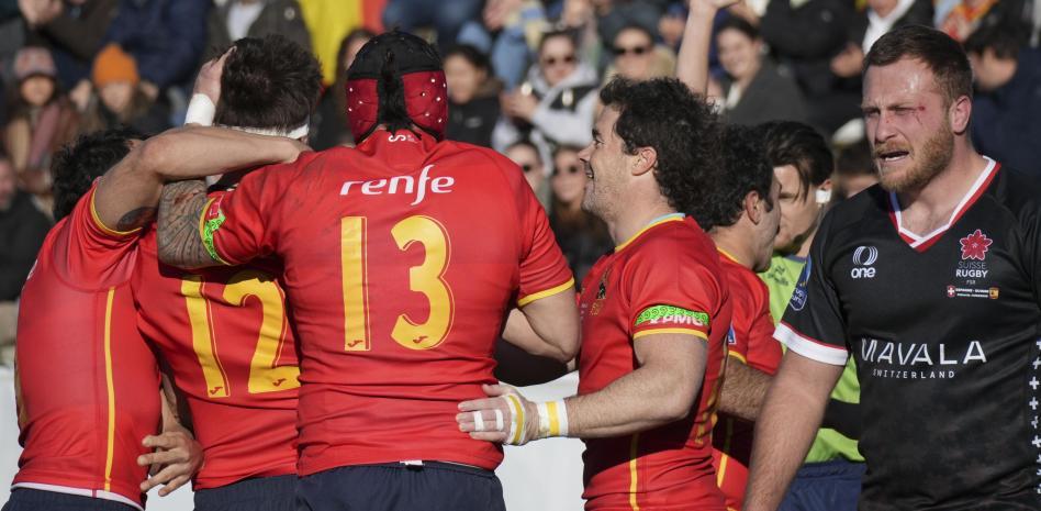 Jugadores de rugby de España celebrando un punto en el partido