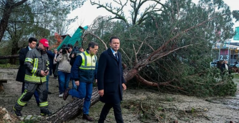 Autoridades portuguesas inspeccionan daños tras la tormenta Kristin