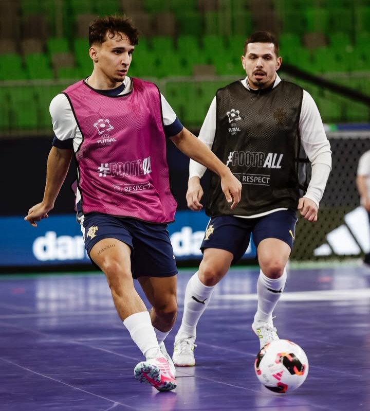 Jogadores de futsal de Portugal treinando para semifinais do Euro 2026