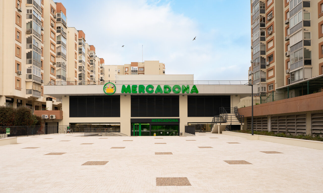 Fachada del nuevo supermercado Mercadona en Lisboa