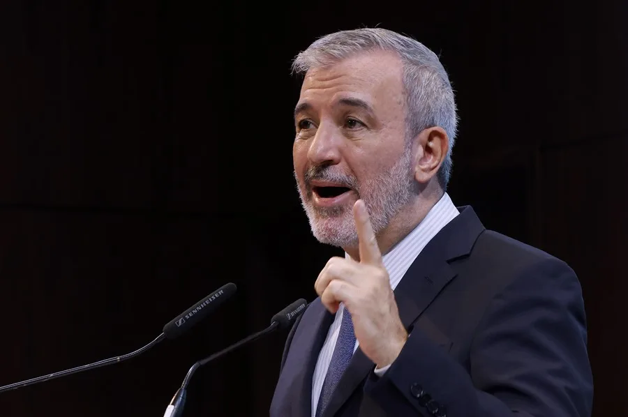 Jaume Collboni hablando sobre el Mundial 2030 en un evento