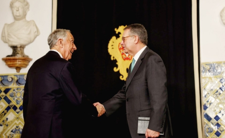 António José Seguro y Marcelo Rebelo de Sousa se saludan en el Palacio de Belém.