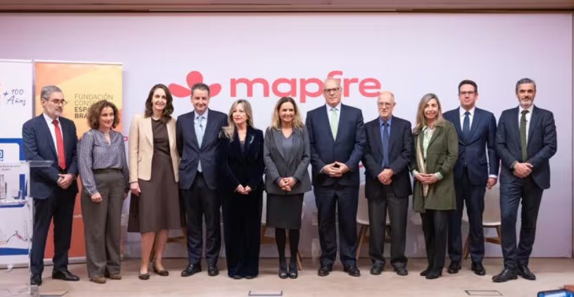 Grupo de personas en el seminario sobre inversión en Brasil organizado por Fundación Mapfre