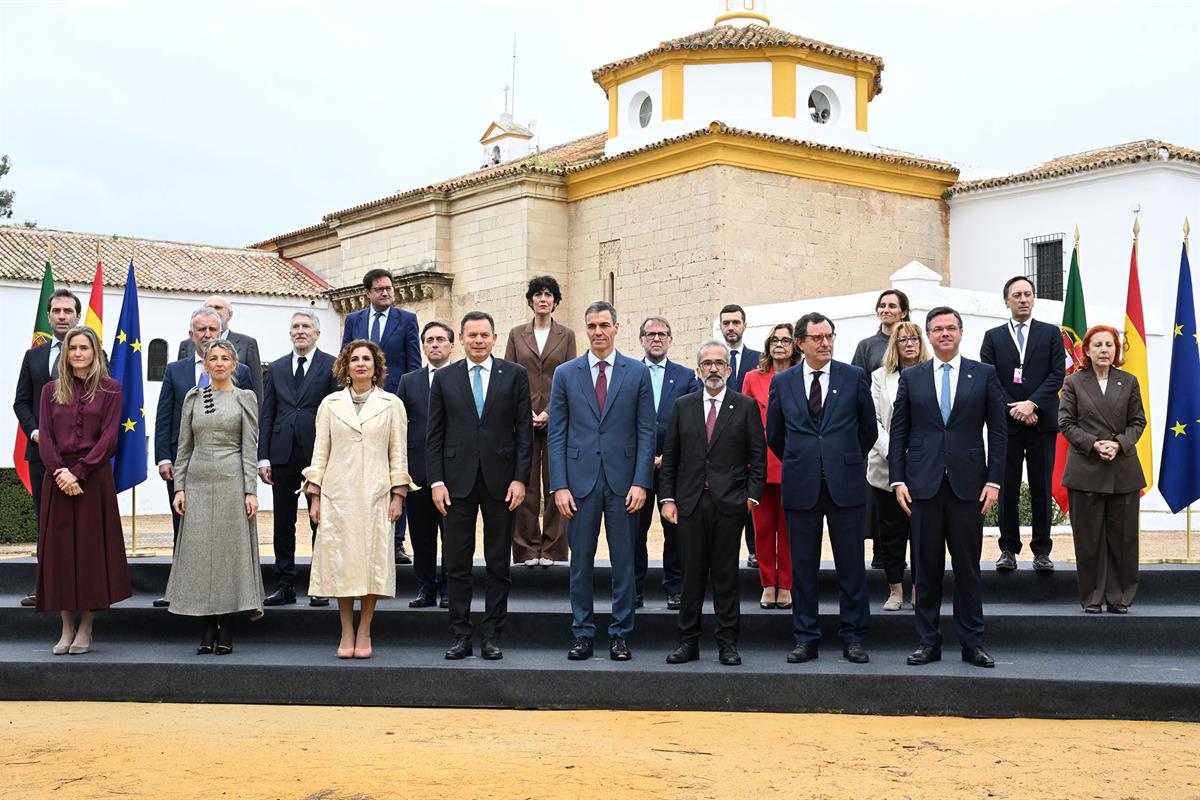 Foto de la Cumbre Hispano-Portuguesa con líderes de España y Portugal