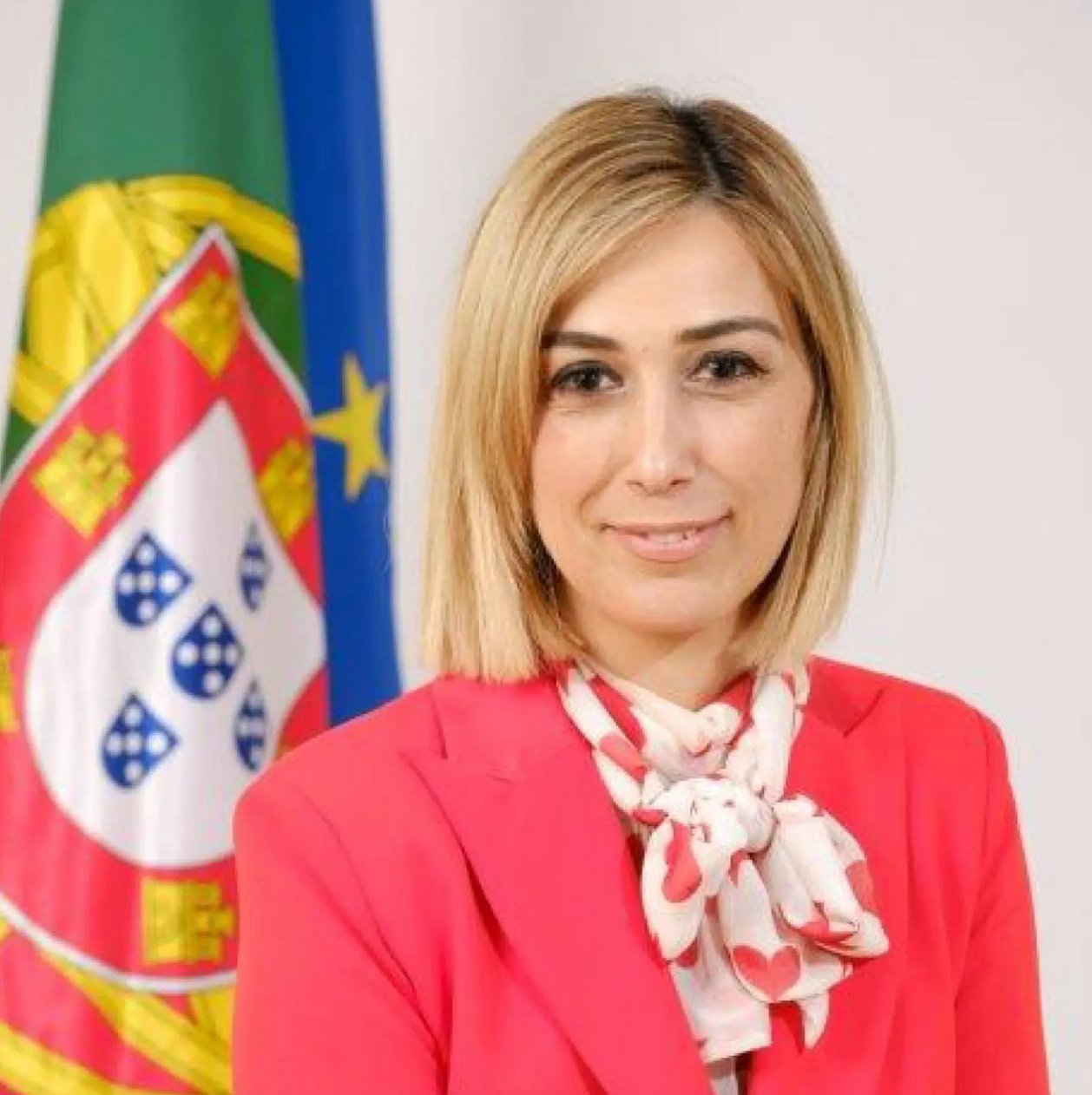 Isabel Ferreira, presidenta de la Cámara Municipal de Bragança, en un evento oficial.
