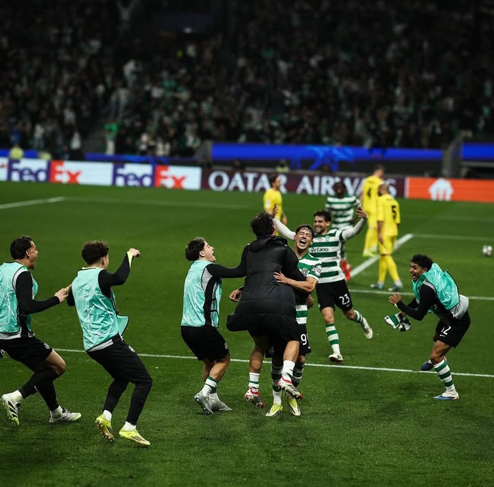Jugadores del Sporting celebrando una victoria en el estadio