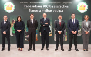 Juan Roig y miembros del Comité de Dirección de Mercadona en rueda de prensa